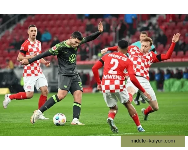 拜仁慕尼黑的逼抢体系如何重塑现代足球战术的标杆，值得关注其成就与影响