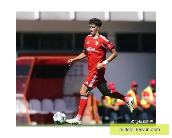 西甲新季变化带来球队表现波动，关注踢球风格与战术演变