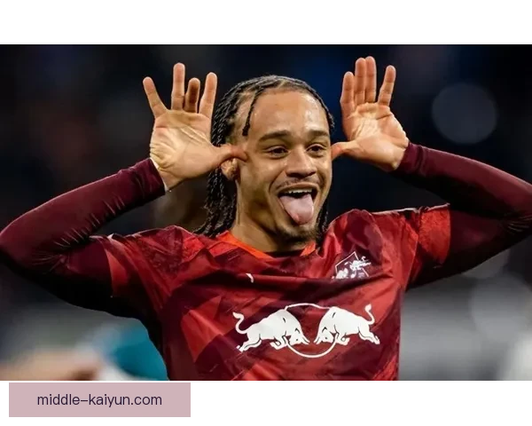 哈维·西蒙斯视野开阔助球队进攻组织持续提升